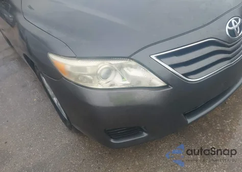 2010 Toyota Camry Le z USA, uszkodzony, nr VIN 4T1BF3EK8AU087252